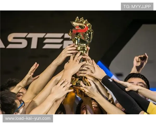 无人机足球锦标赛奖杯设计曝光,灵感源自古代浑天仪 无人机足球锦标赛奖杯设计曝光,灵感源自古代浑天仪