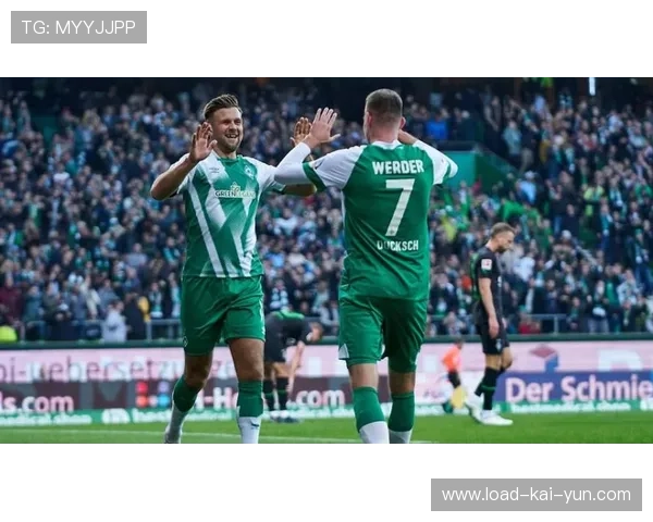 门兴球迷客场高歌助威,压过主队声势 门兴球迷客场高歌助威,压过主队声势