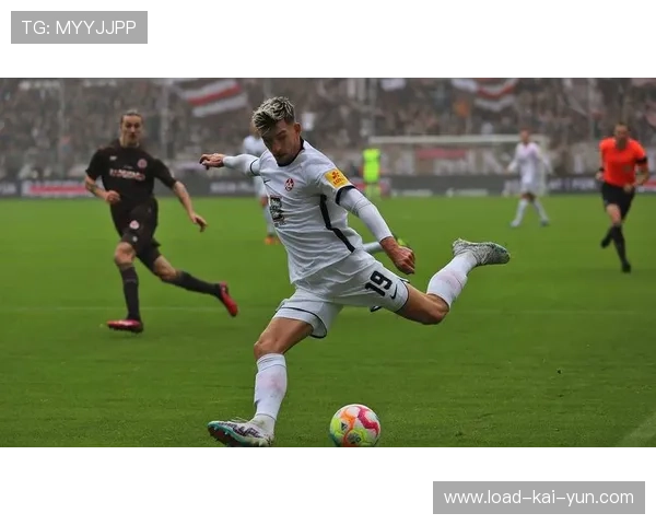 维埃拉伤停补时进球,助圣保利绝杀对手 维埃拉伤停补时进球,助圣保利绝杀对手