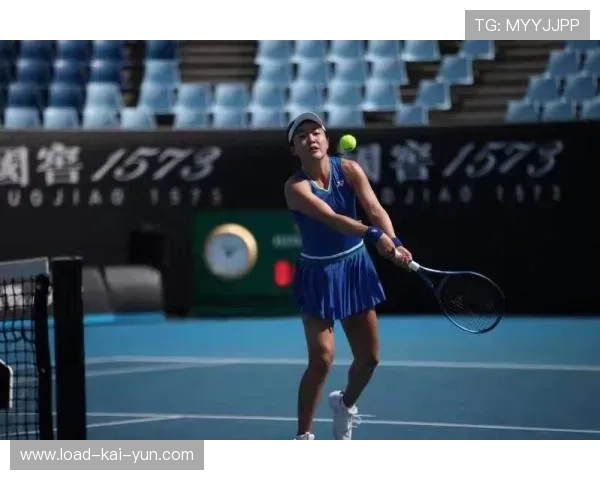 澳网女单高芙遭斯维托丽娜横扫，赛后回应摔拍为释放挫败感